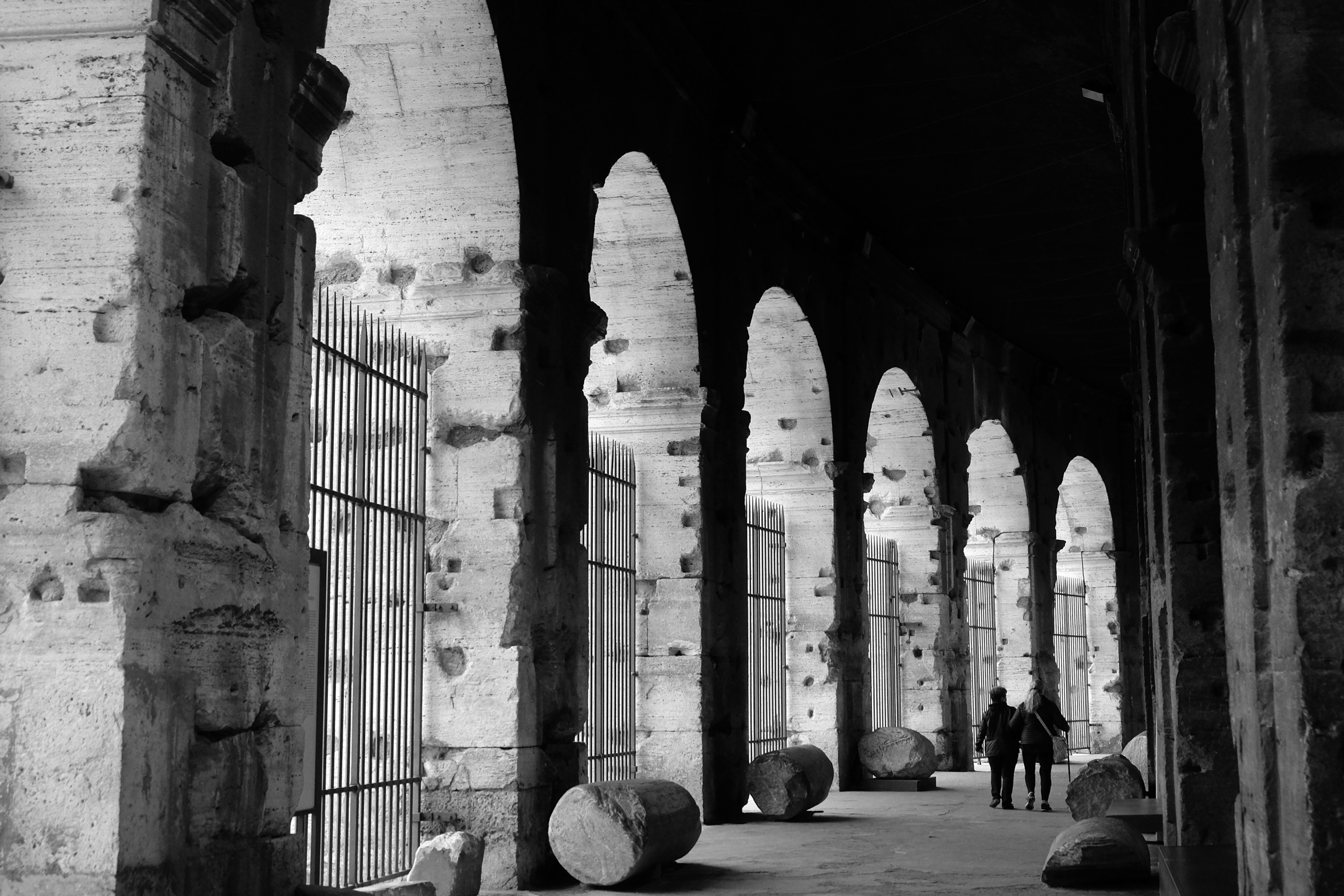 Arches in black and white